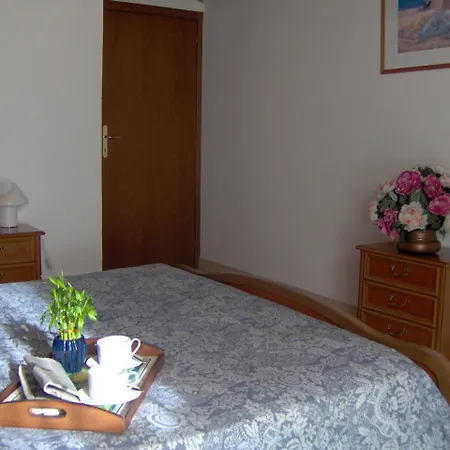 Sleeps 4 Pool Wifi Bardolino