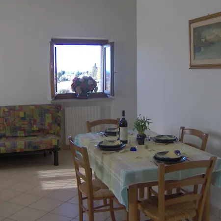 Sleeps 4 Pool Wifi Apartment *